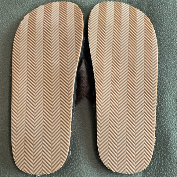 NWOT Eddie Bauer brown flip flops.  Size 11. Canvas and leather. - Picture 3 of 3